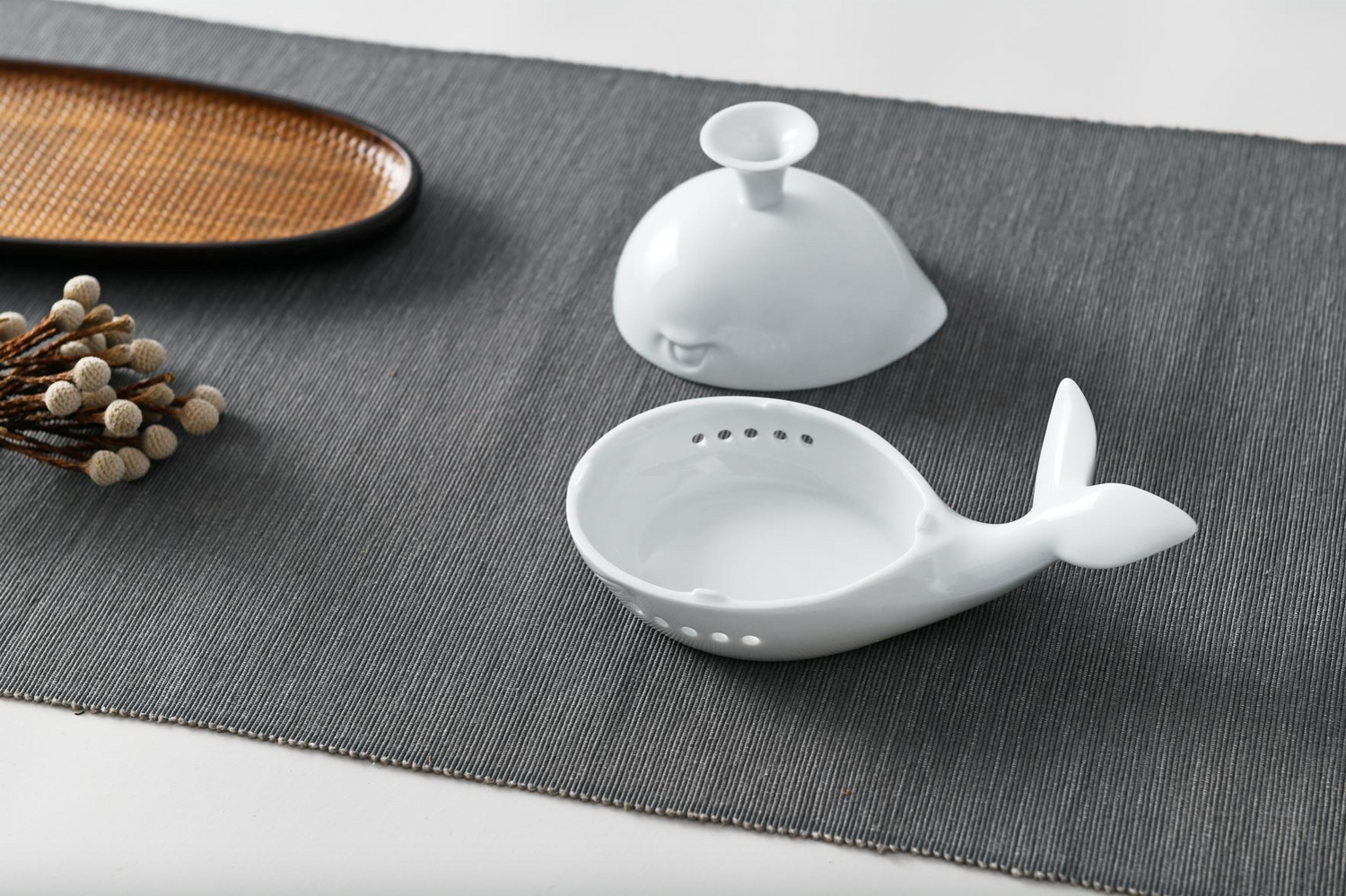 八方新氣 瓷器 送禮 有容乃大 香爐 陶瓷 收納盒 瓷盒 傳家寶 擺飾 禮物 糖果盒 鯨魚 薰香