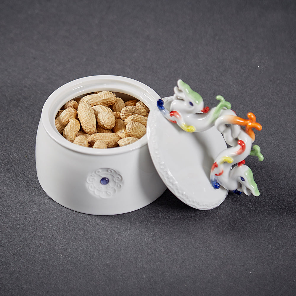 雙龍交織蓋頂造型,寓意結緣守護與好運降臨
dragon ring detail atop the lid, representing harmony, good fortune, and protection