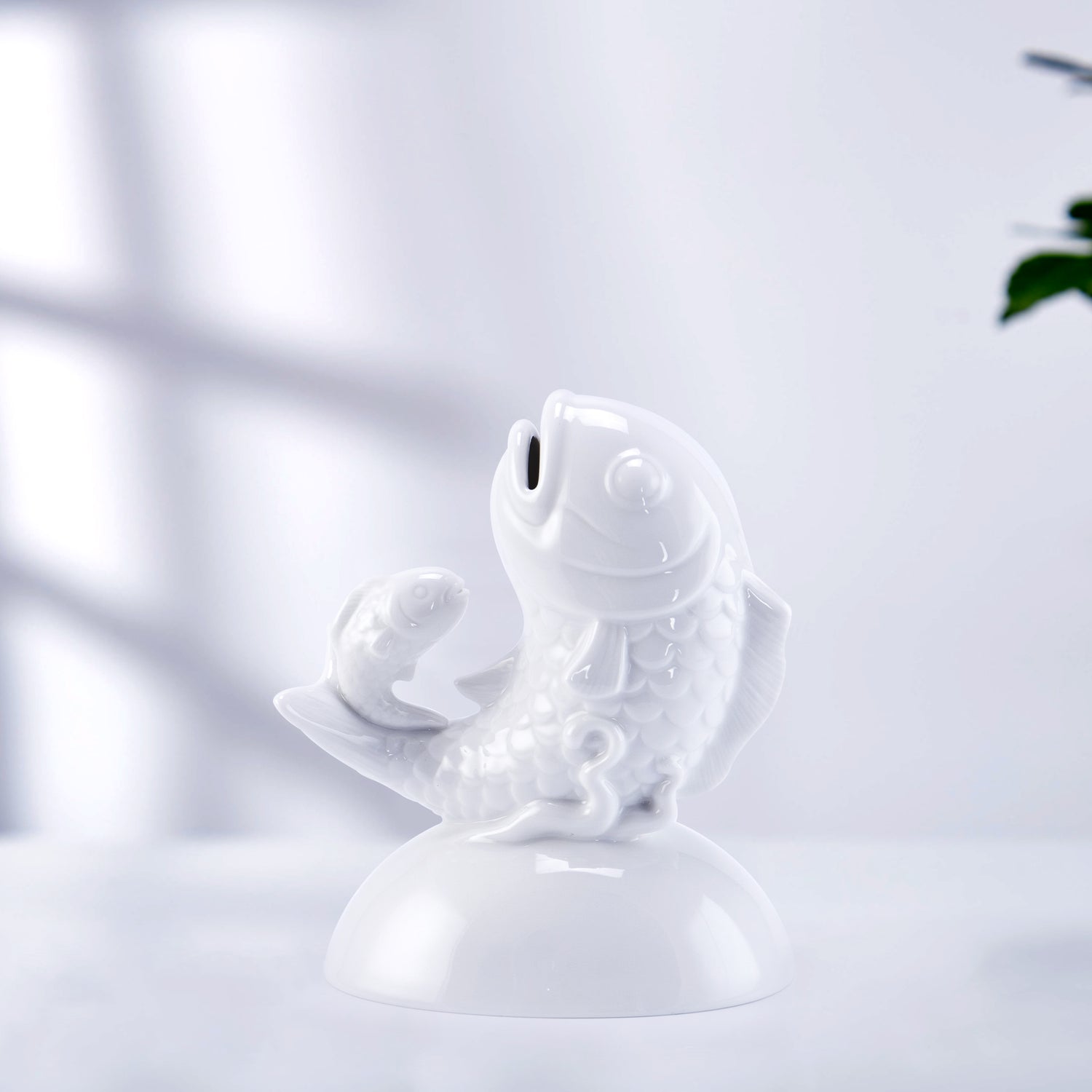 八方新氣 代代富足 陶瓷 存錢筒 魚 白瓷