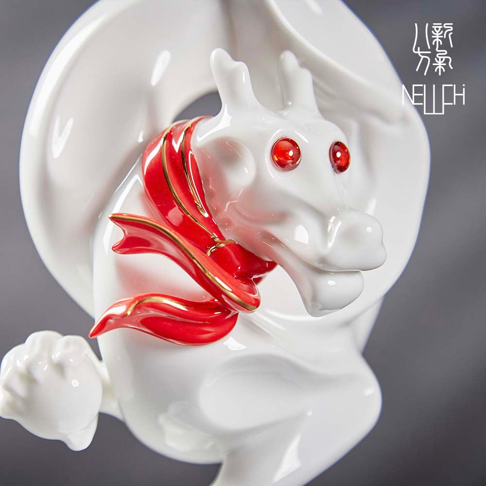 八方新氣 龍形瓷偶 乾坤在握 紅絲巾 瓷器擺飾 白瓷 台灣精品