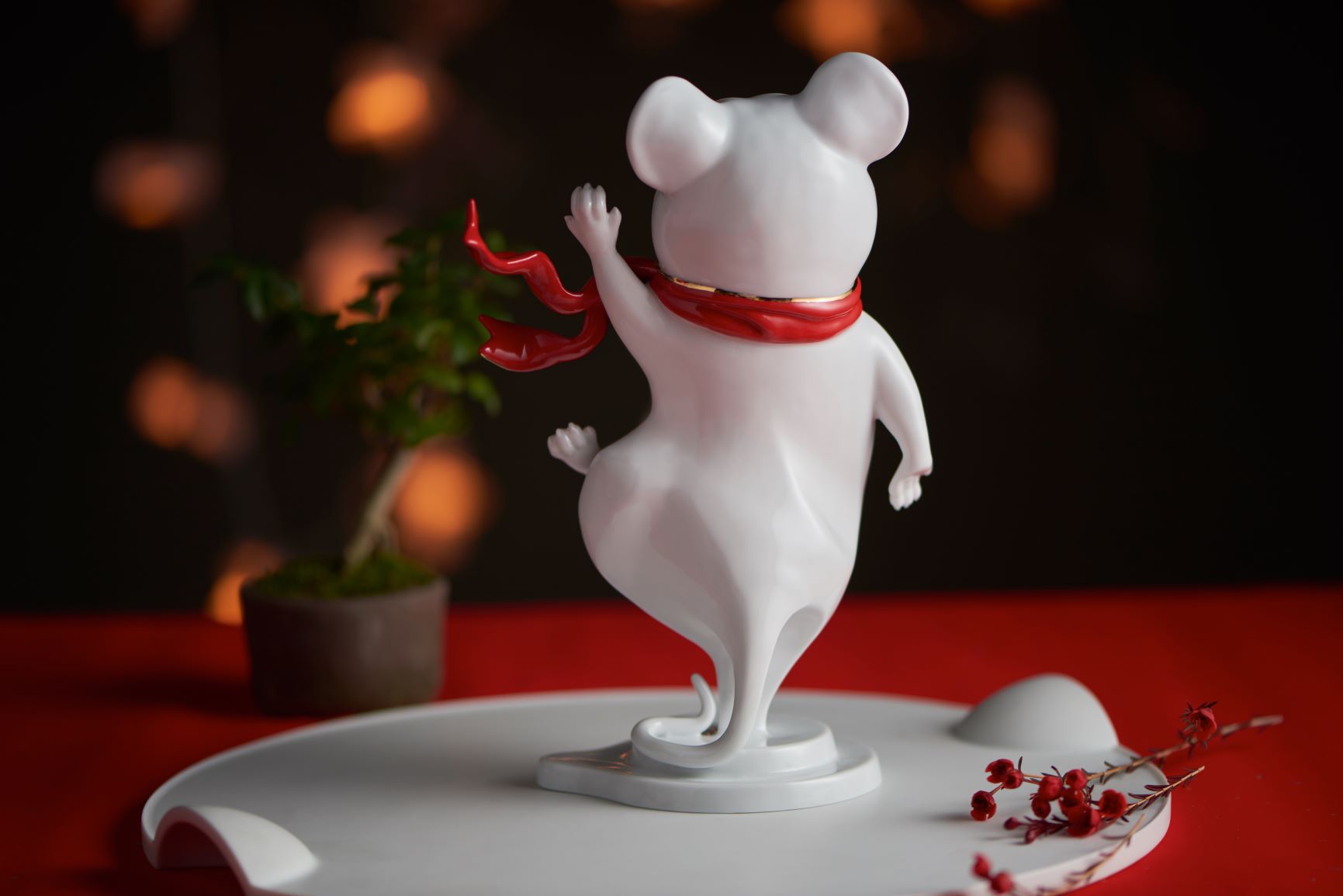 八方新氣 生肖鼠 歡喜頌 瓷偶 瓷器 擺飾 白瓷 禮物 紅領巾 米老鼠