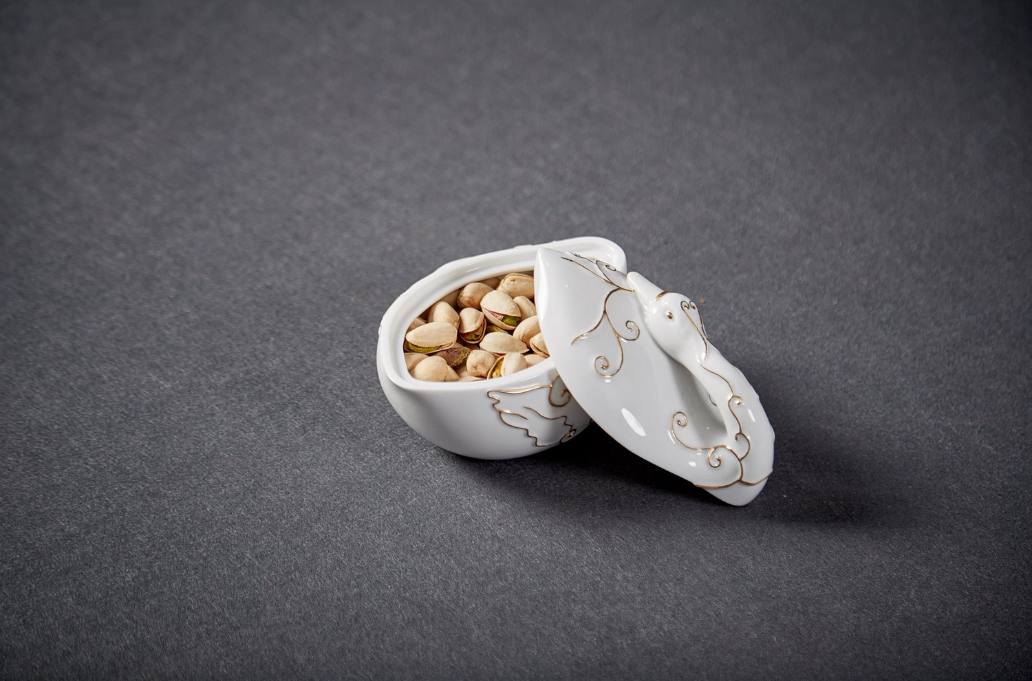 八方新氣 王俠軍 珍愛 盒子 天鵝 金色 白色 珠寶盒 陶瓷收納盒