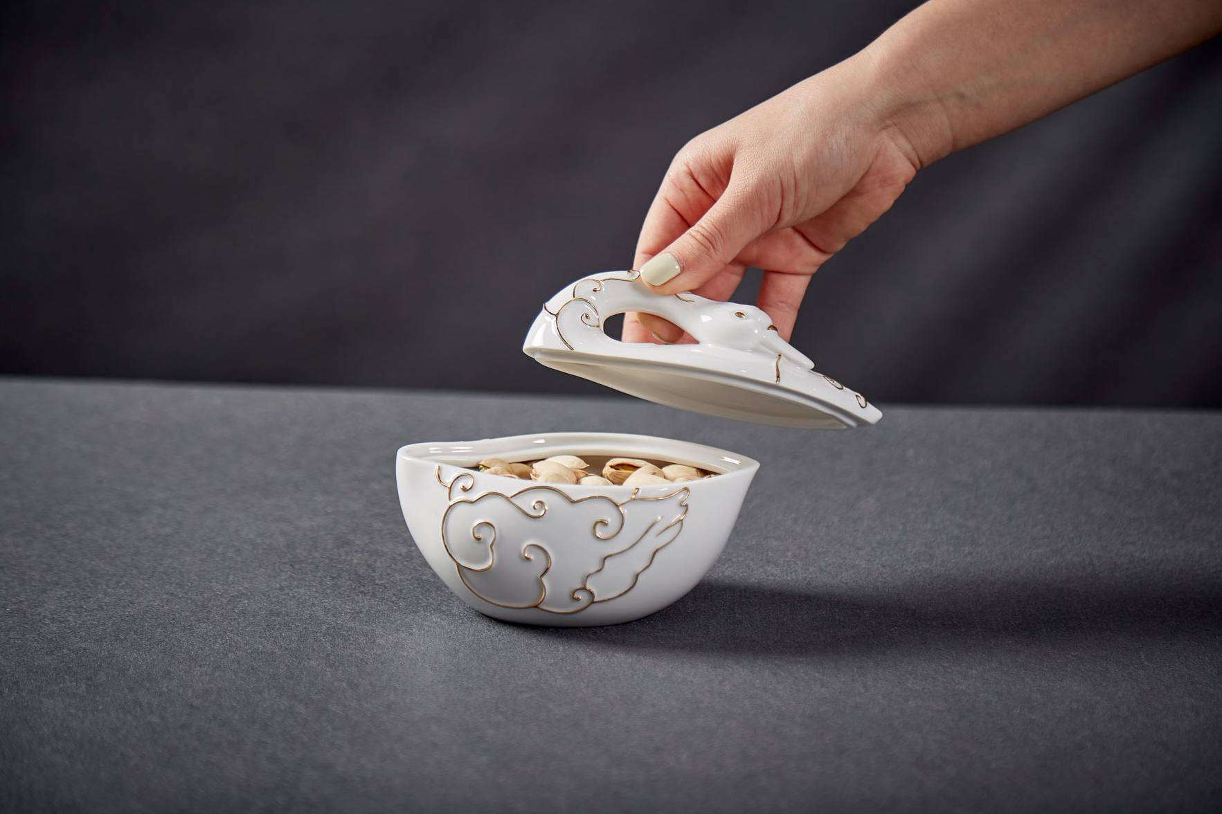 八方新氣 王俠軍 瓷盒 天鵝 珍愛 金色 白色 珠寶盒 陶瓷收納盒