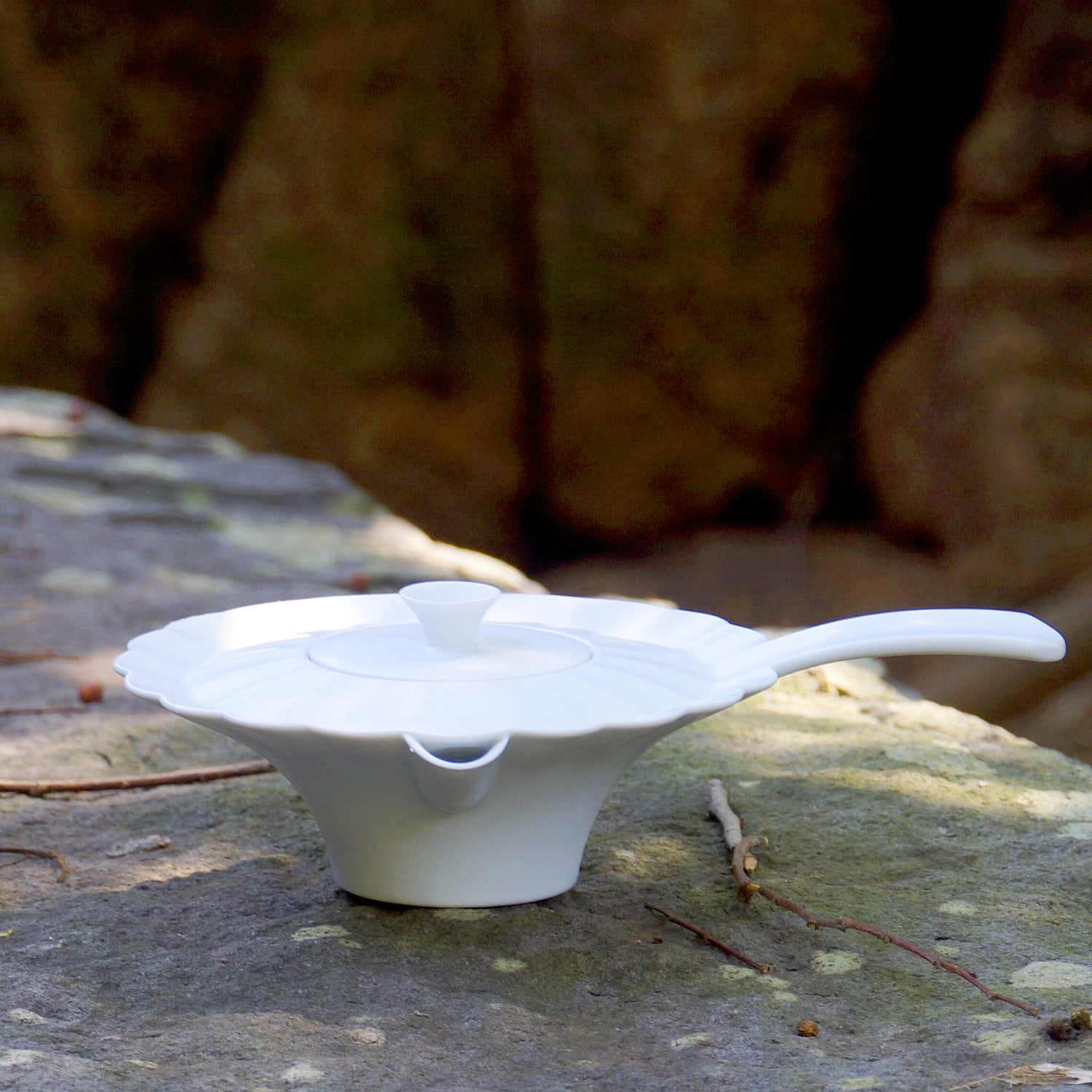 王俠軍以器形構築山水之境,傳遞敬意與節奏