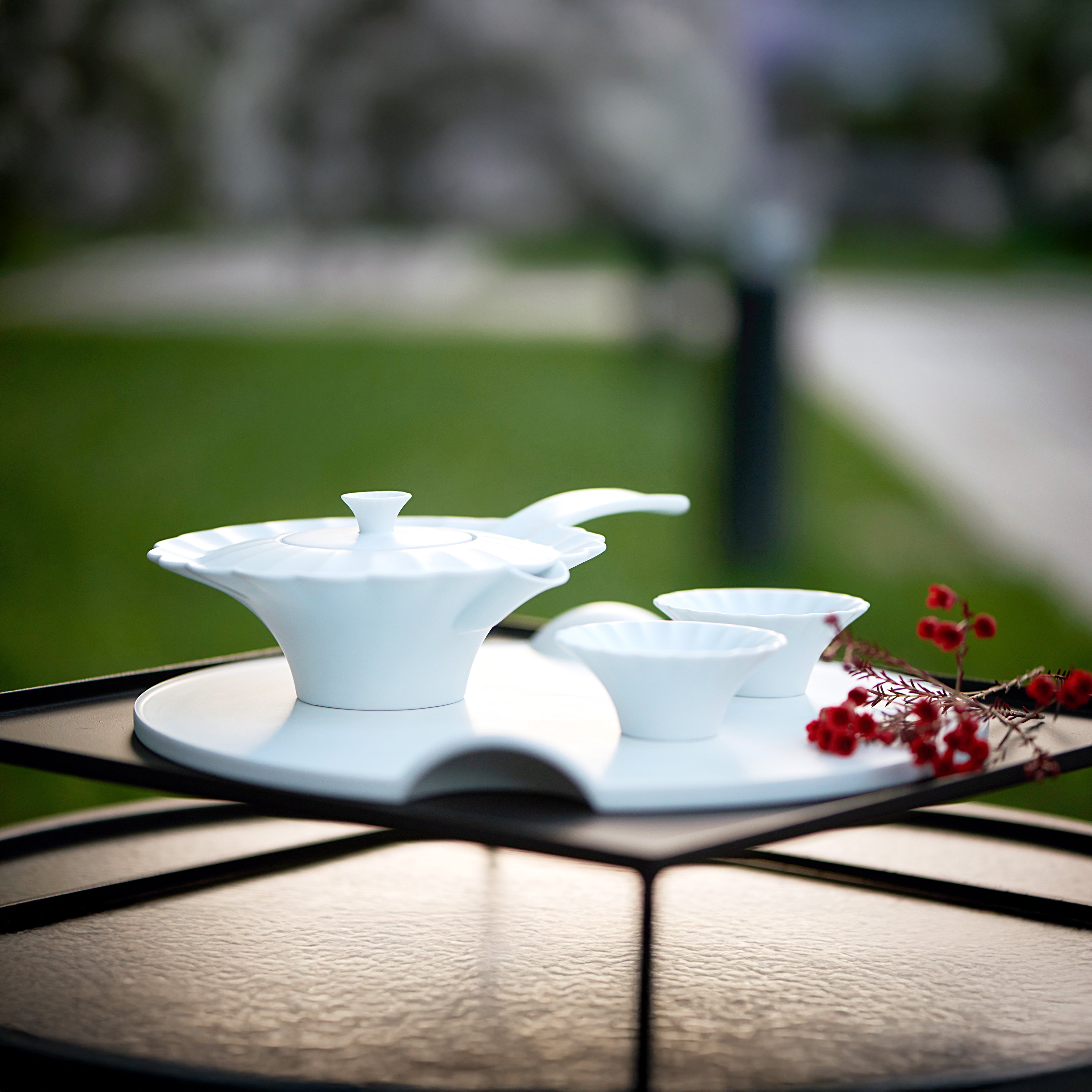 山水情深｜白瓷茶具組｜山水共構、靜心致敬的當代茶器