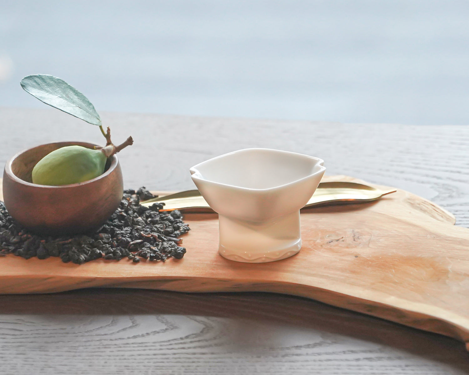 山海觀杯 + 任選 1 款經典白瓷杯，優惠價 NT$2930