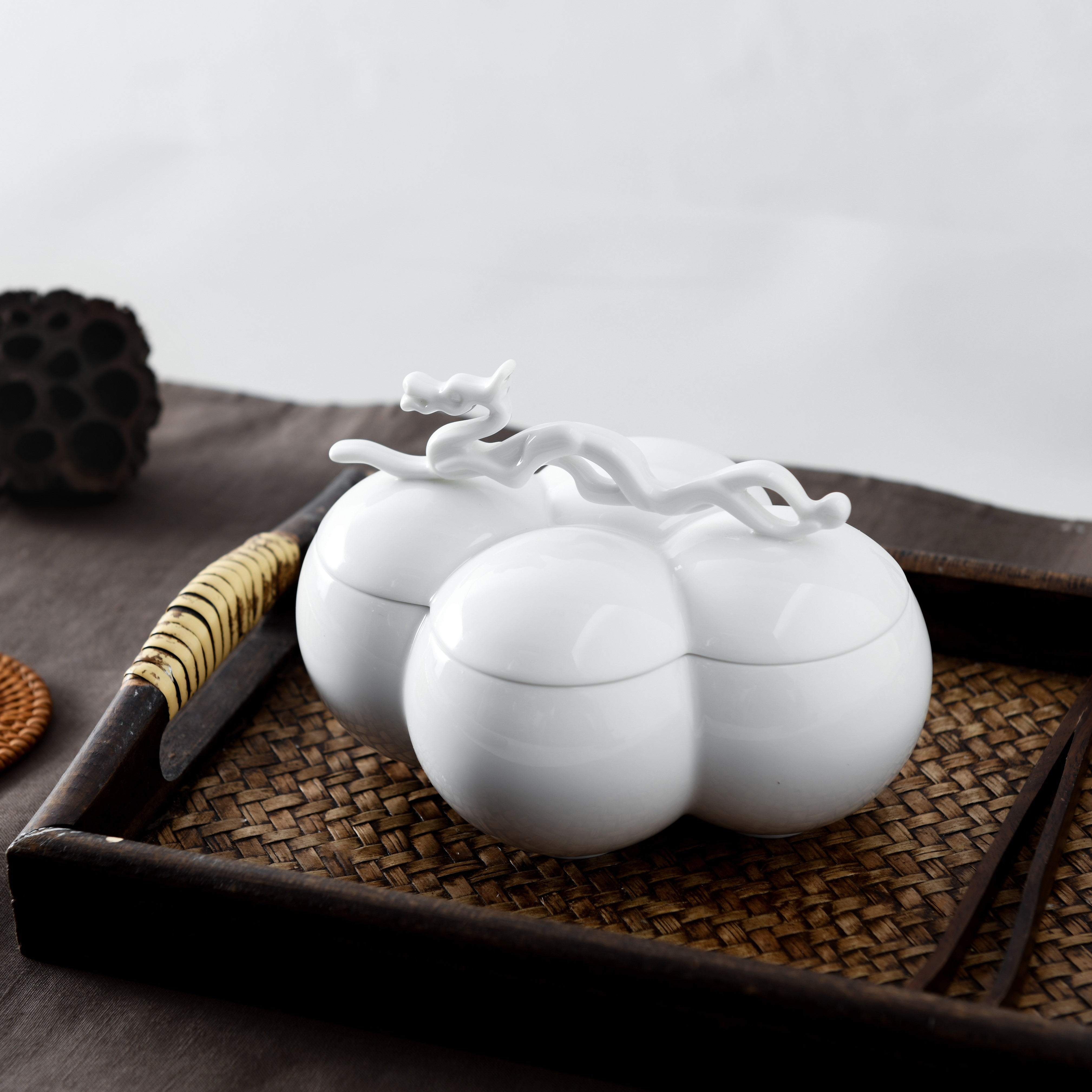八方新氣｜王俠軍當代白瓷｜茶器、花器、藝術擺件與禮品典藏