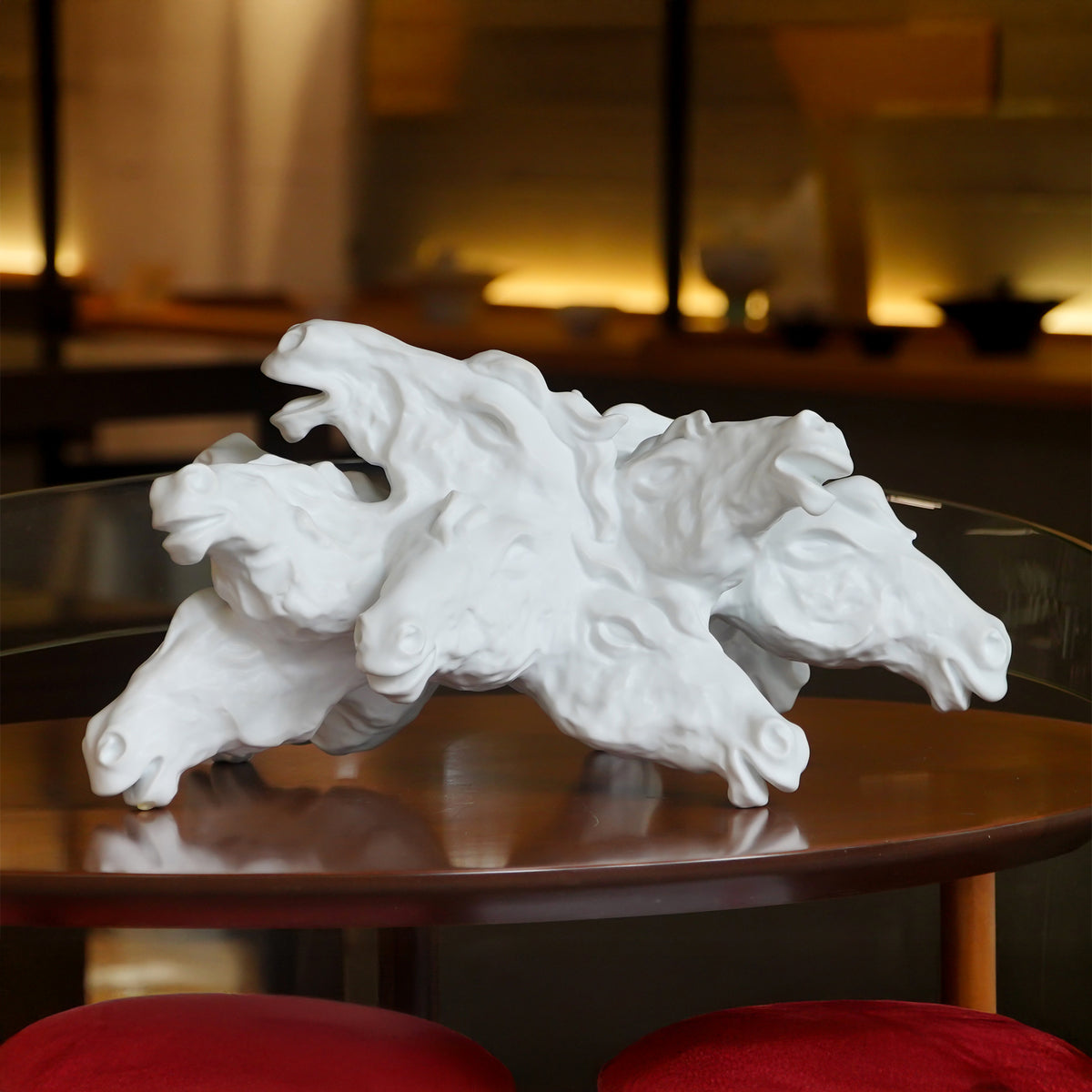 《千軍萬馬》作為開業賀禮或升遷禮物，代表團結一致與宏圖大展
“Horse Army” as a gift for promotions or grand openings, representing unity and success.