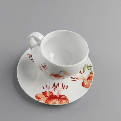 青春 Top view of In Bloom porcelain cup and saucer, showing lily blossom composition integrated with the circular form