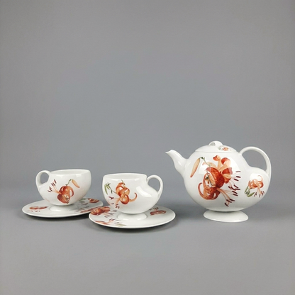 青春 In Bloom porcelain tea set for two, featuring blooming lily motifs and rounded contemporary porcelain forms