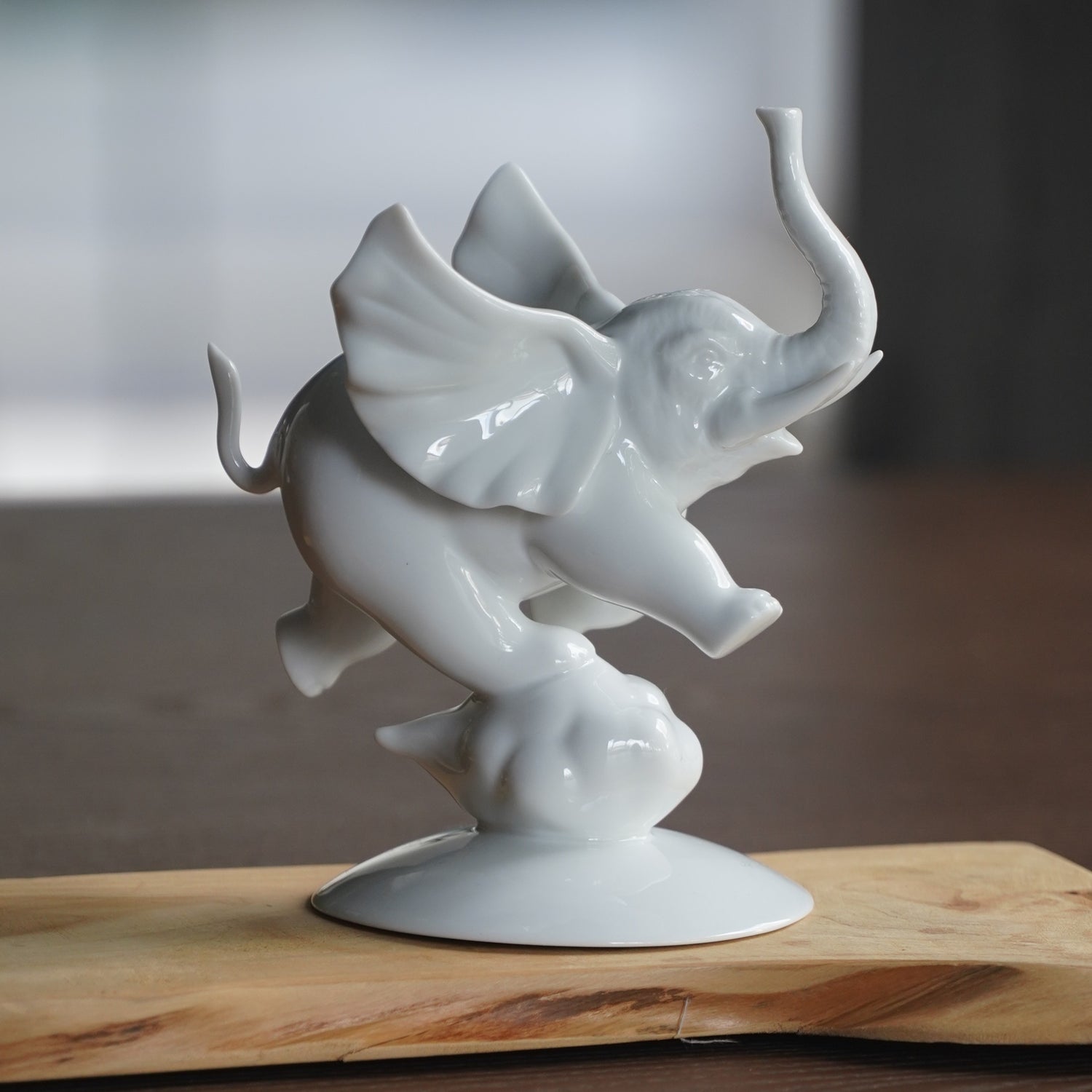 八方新氣 更上層樓 小飛象 白瓷 家飾品