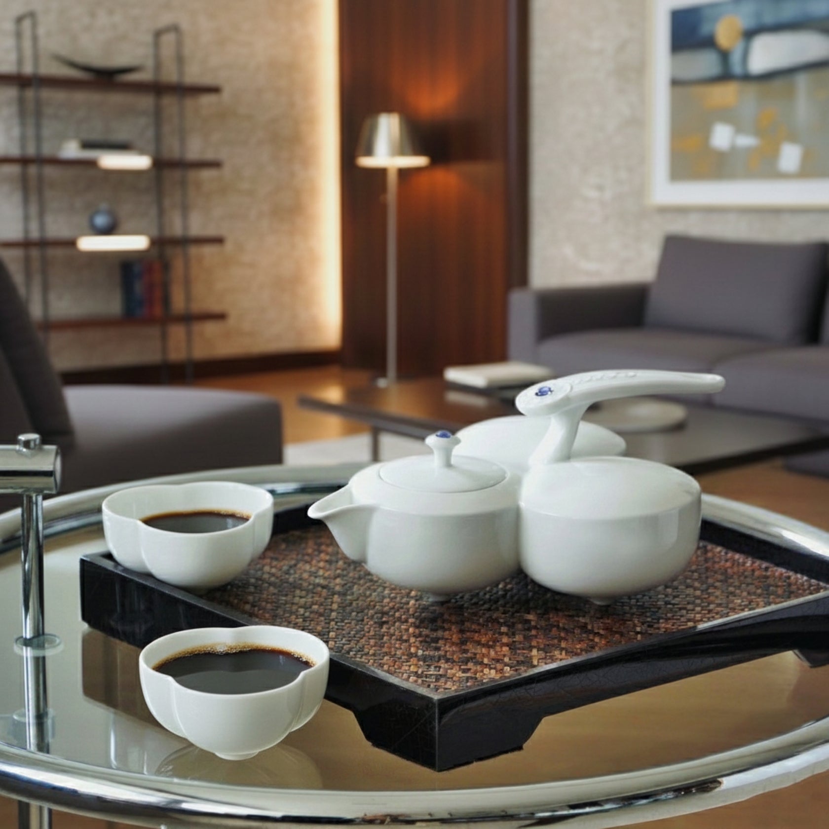 壺身由三個圓形組合，象徵三福圓滿結合
Teapot composed of three rounded forms, representing the harmonious unity of three blessings