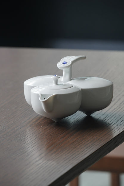 適合節慶贈禮與親友聚會的高雅茶具，傳遞祝福與美好 Elegant porcelain tea set for festive gifting and heartfelt gatherings, offering blessings in every pour