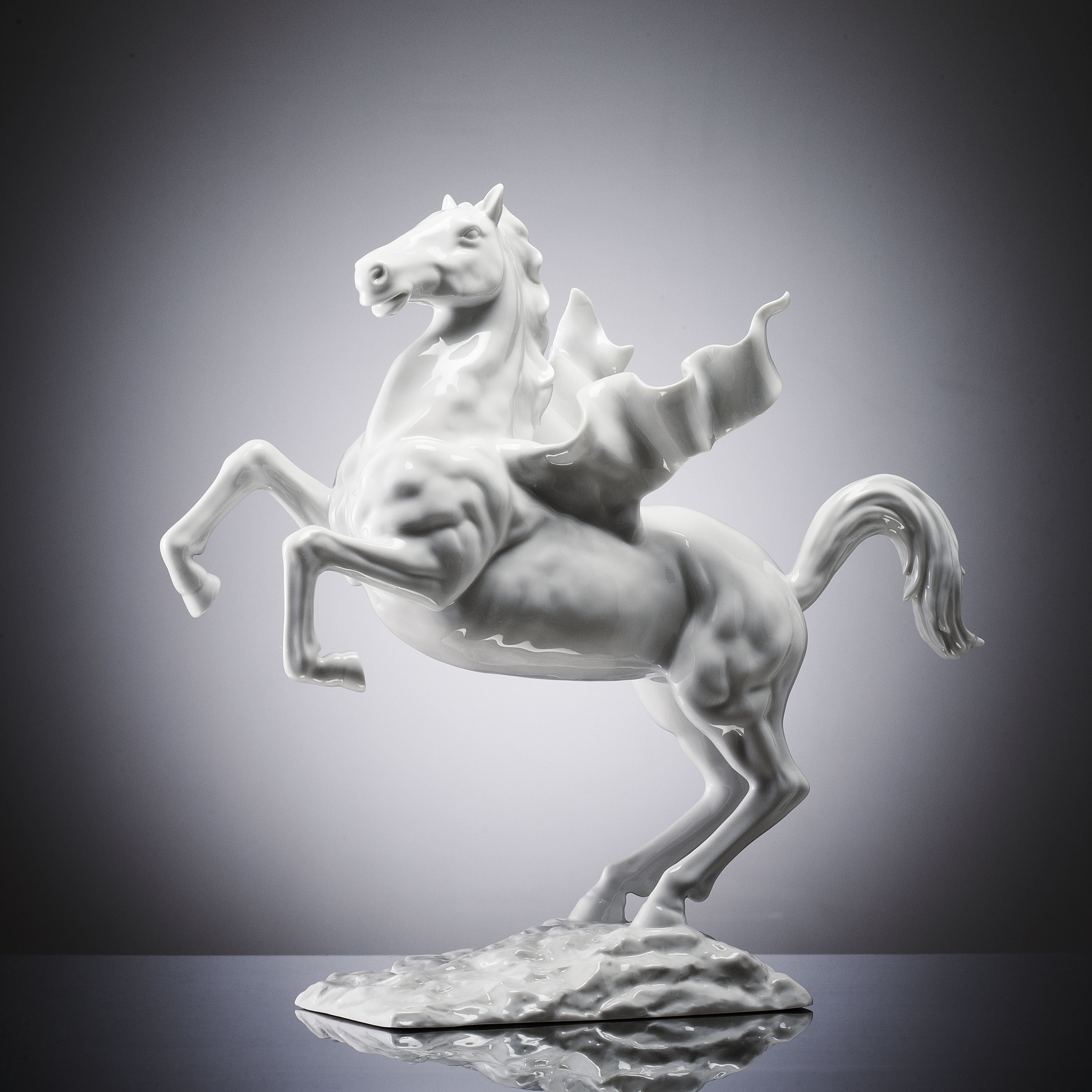 馬到成功飛馬生肖白瓷擺件｜NewChi Porcelain 八方新氣馬年藝術禮品