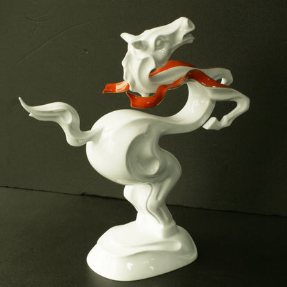 馬身如龍，飄帶飛揚的動態構圖  Dragon-like horse with flowing red ribbons
