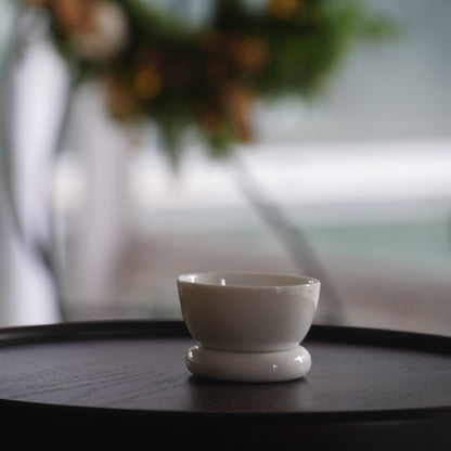 日出望月,圓好夢白瓷茶杯與花景｜安靜純淨的山水線茶席氛圍