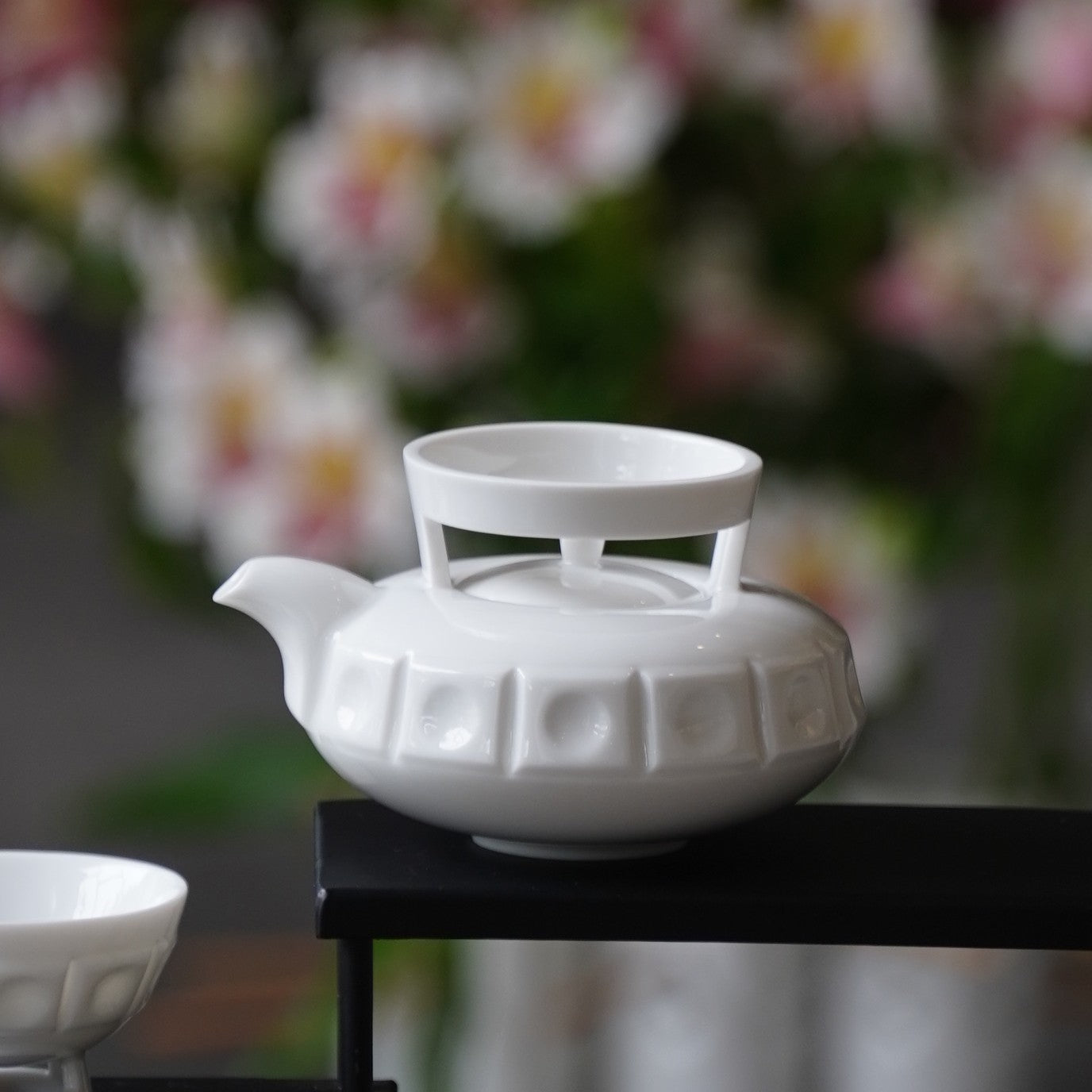 璀璨茶具組｜現代東方高足白瓷壺杯｜王俠軍設計– 八方新氣