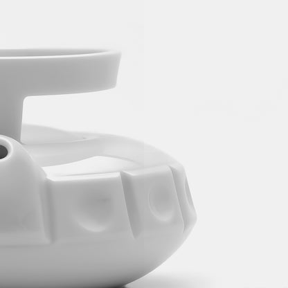 璀璨 壺嘴與壺把細節，幾何切割靈感呈現