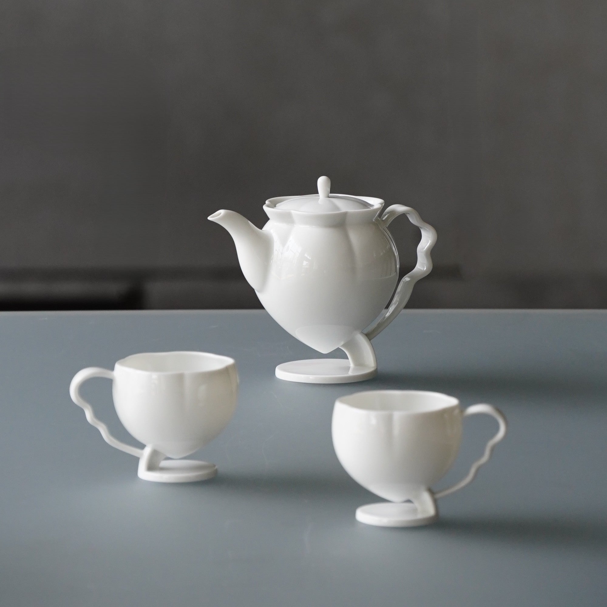 花神白瓷茶壺組是內陳列・花苞高足春日茶器・八方新氣 NewChi Porcelain