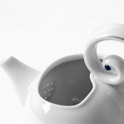 雲享壺杯組｜中秋茶席禮盒設計｜高端藝術瓷器送禮收藏 壺嘴局部特寫