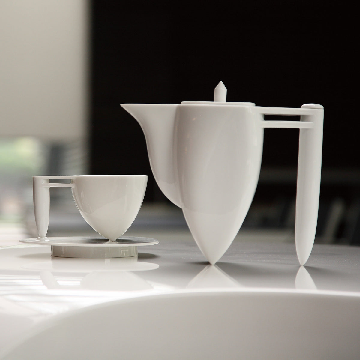 八方新氣 咖啡杯 茶杯 瓷器 茶具 杯子 盤 白色 芭蕾造形 把手 造形杯 杯子款式 壺