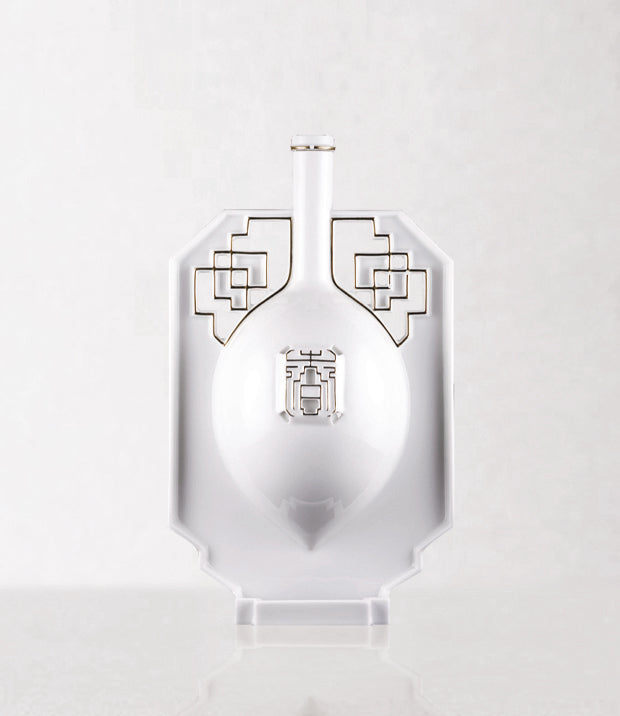 八方新氣藝術瓷器，由藝術家王俠軍設計，創意白瓷涵蓋茶具、咖啡器皿、佛像與生活器物，台灣菸酒公司企業專案委託製作