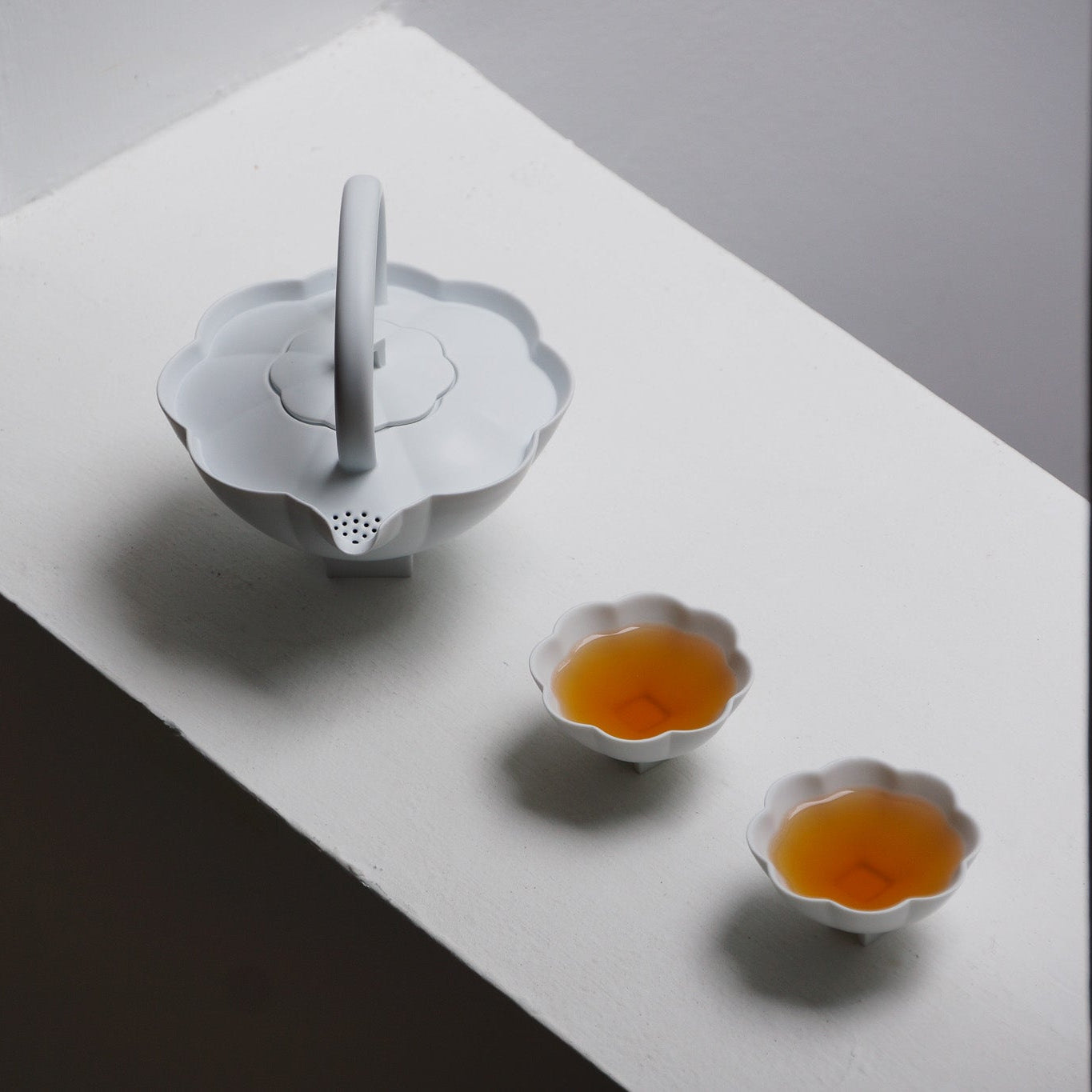 長春茶壺具簡潔茶席搭配長春壺的氛圍照
