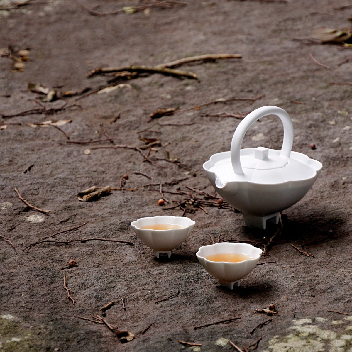 長春》白瓷茶壺與杯組｜山水靈感× 春花器形× 儀式茶具｜八方新氣