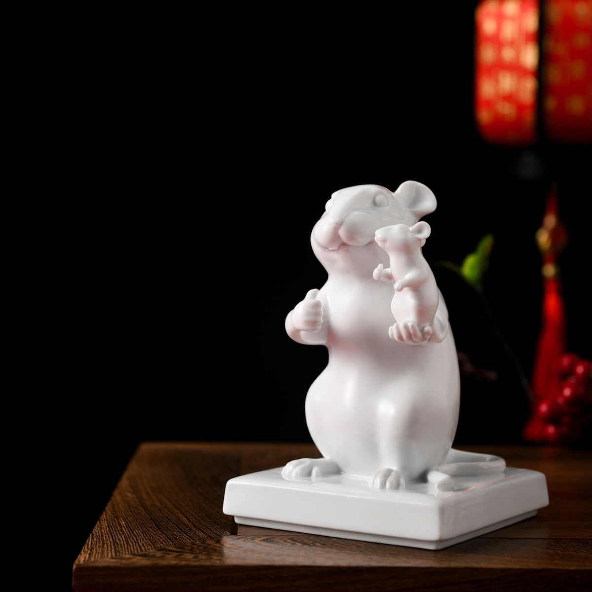 適合作為升遷、友誼或伴侶贈禮的瓷器擺件，象徵鼓勵與欣賞
An ideal gift for friends or colleagues — celebrating talent, trust, and teamwork