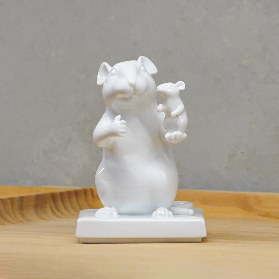 王俠軍作品《數一數二》，展現「在我眼裡你是第一」的情感支持