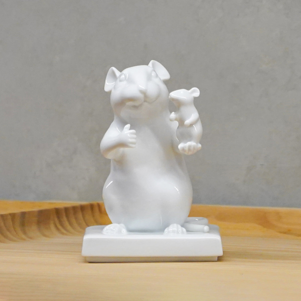 王俠軍作品《數一數二》，展現「在我眼裡你是第一」的情感支持