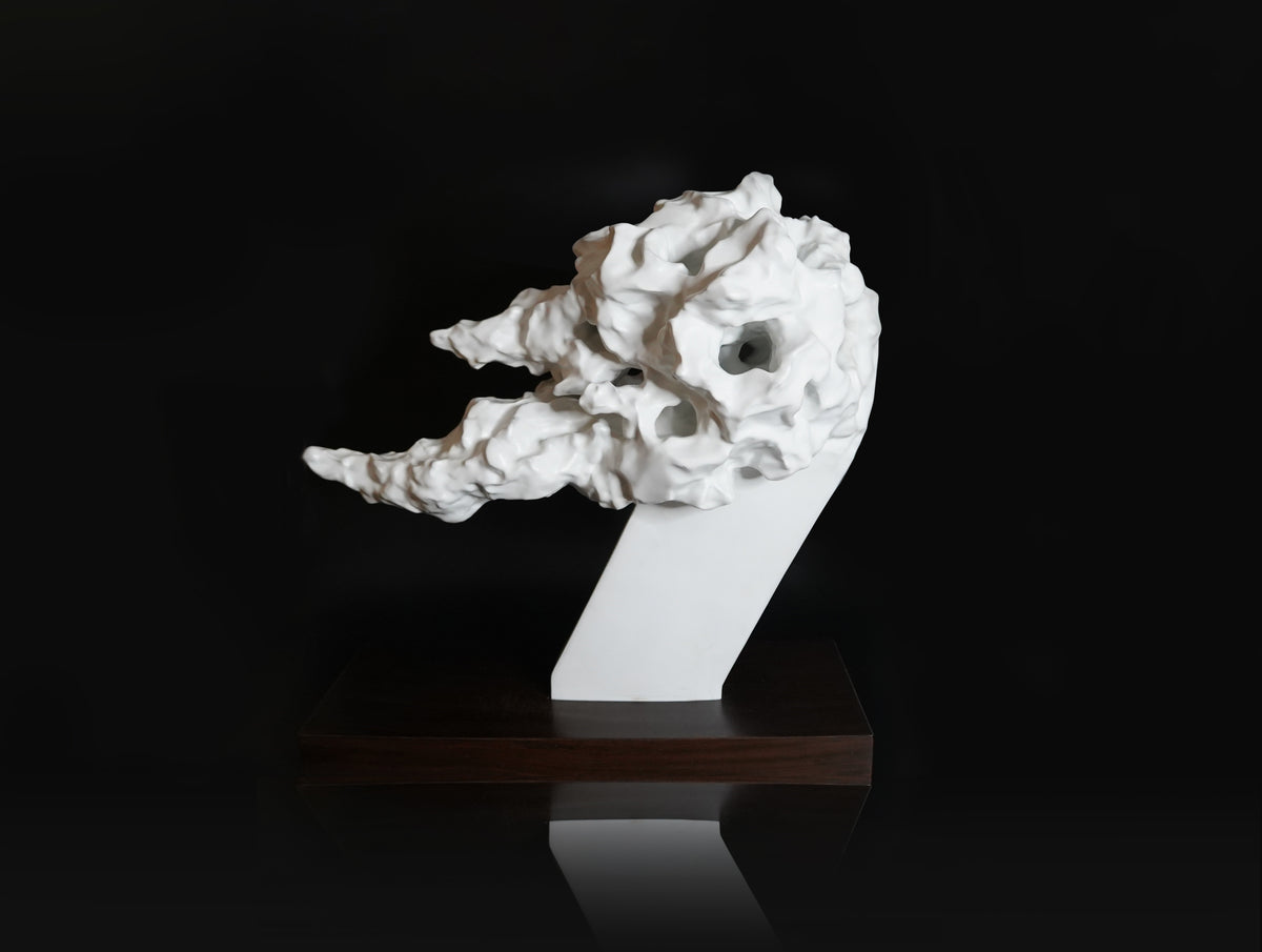 王俠軍白瓷雕塑作品《風之華》，大型藝術瓷雕代表