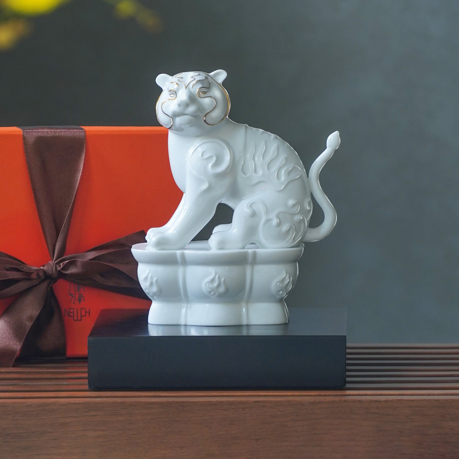 八方新氣 達觀 生肖虎 白瓷 瓷偶 擺飾 居家生活