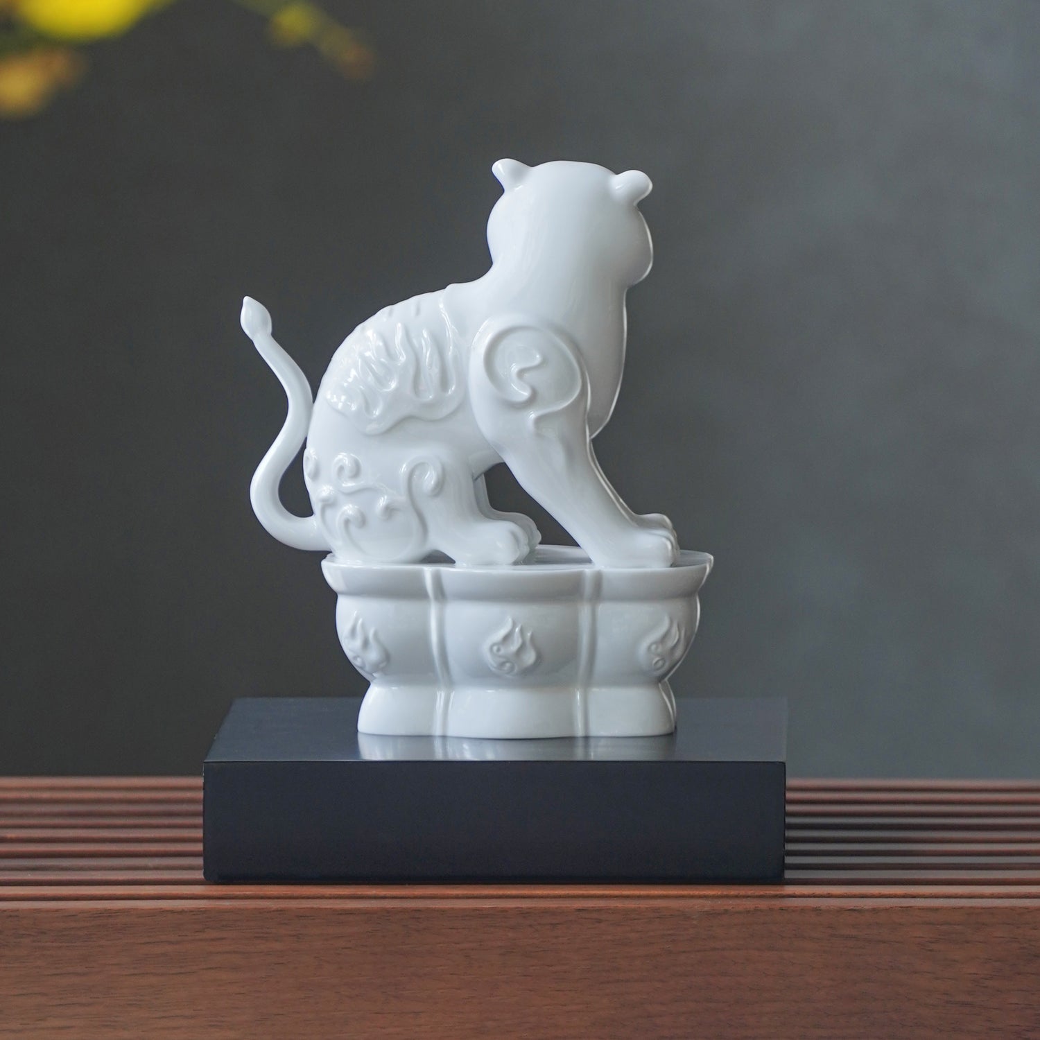 八方新氣 達觀 生肖虎 白瓷 瓷偶 擺飾 居家生活