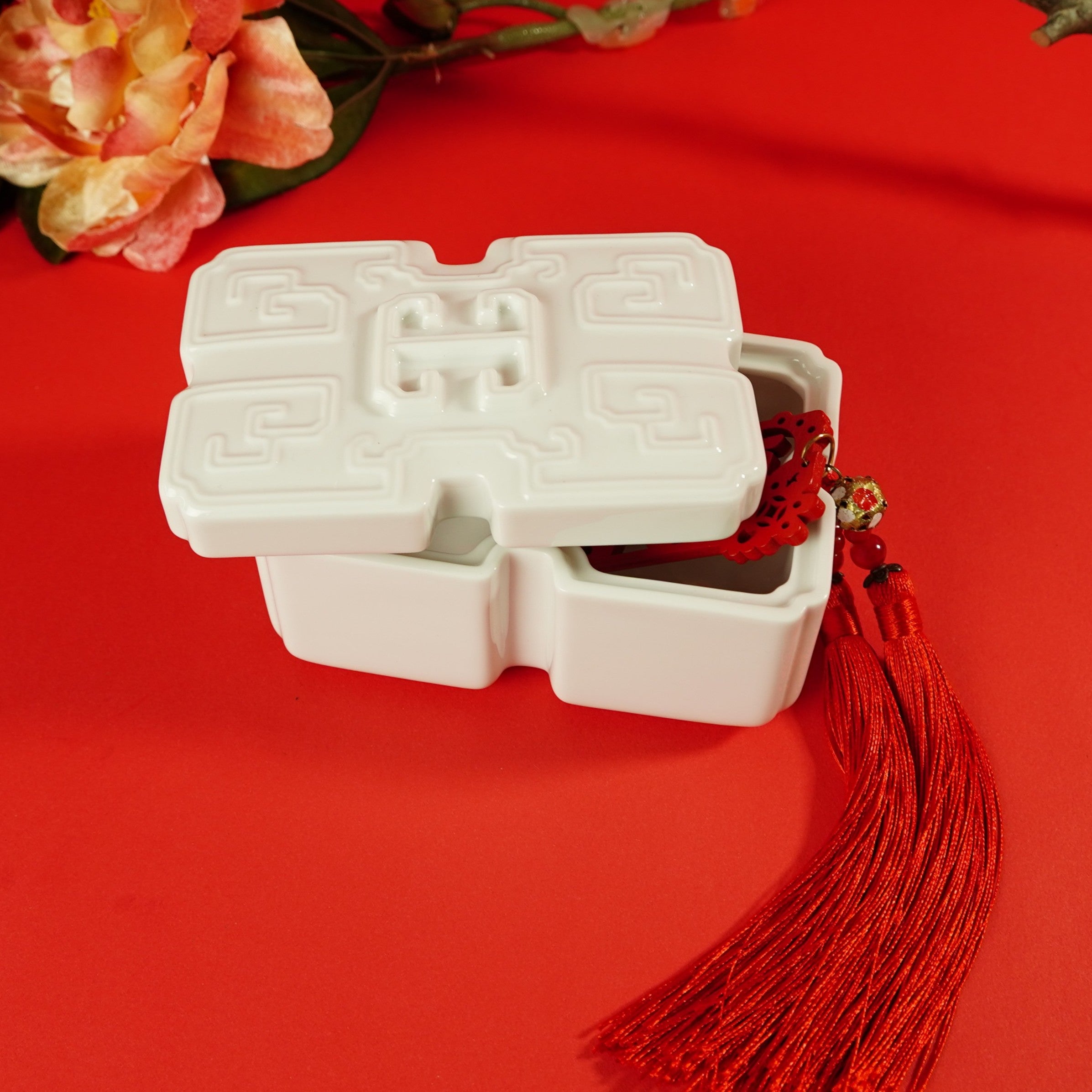 八方新氣 瓷器 送禮 吉壽年年 陶瓷 禮盒 瓷盒 收納盒 白瓷 擺飾 禮物 糖果盒 瓜果盒 珠寶盒 家居生活