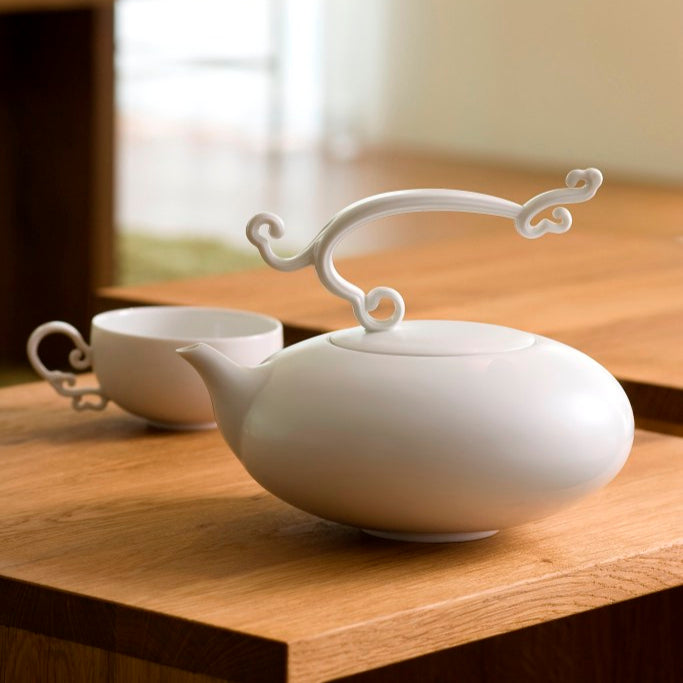 悠揚》白瓷茶器｜以動作節奏重寫日常品茗的當代茶壺與杯組｜八方新氣