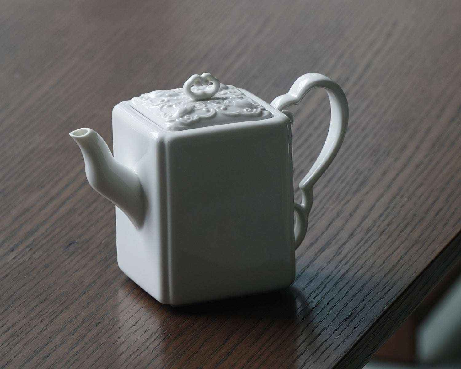 八方新氣 鴻福 造形壺 茶壺 瓷器 白瓷 禮物 瓷壺 茶具 咖啡杯 茶杯 蝙蝠 居家生活