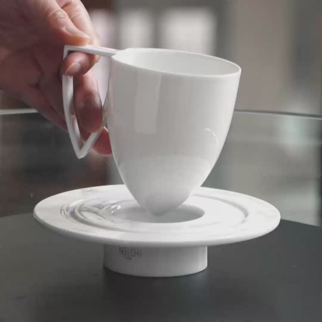 形影｜尖底吊燒杯盤組｜藝術瓷器設計突破｜NewChi Porcelain