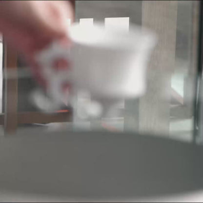 《龍尊》杯，可用於茶或咖啡。俠軍設計的現代白瓷茶，傳達生活美學