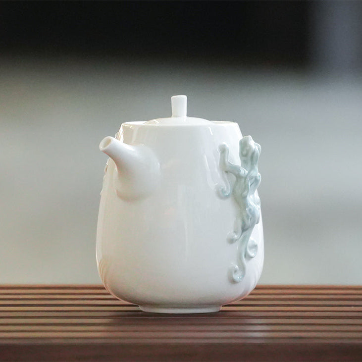 傳統神獸與現代器型融合的藝術茶具，適合送給職場晉升者