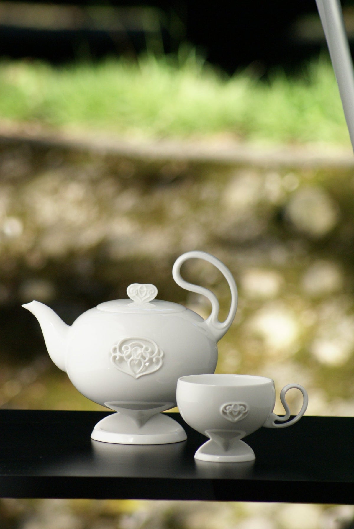 春暖花開茶杯與壺搭配擺設｜春意盎然茶席之景