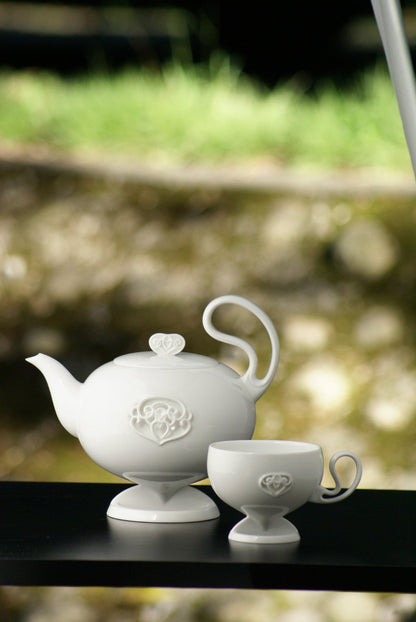 春暖花開茶杯與壺搭配擺設｜春意盎然茶席之景