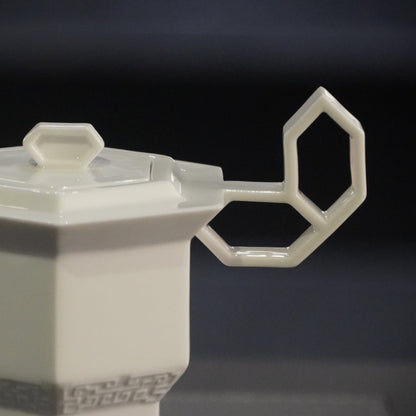 冬昇長春 四季豐登 冬季茶具作品 手把以窗花為靈感精緻底座縷空 造形壺 壺把手特寫