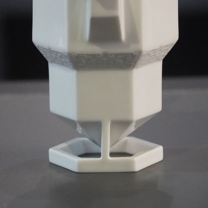 冬昇長春 四季豐登 冬季茶具作品 手把以窗花為靈感精緻底座縷空 造形壺 壺局部特寫