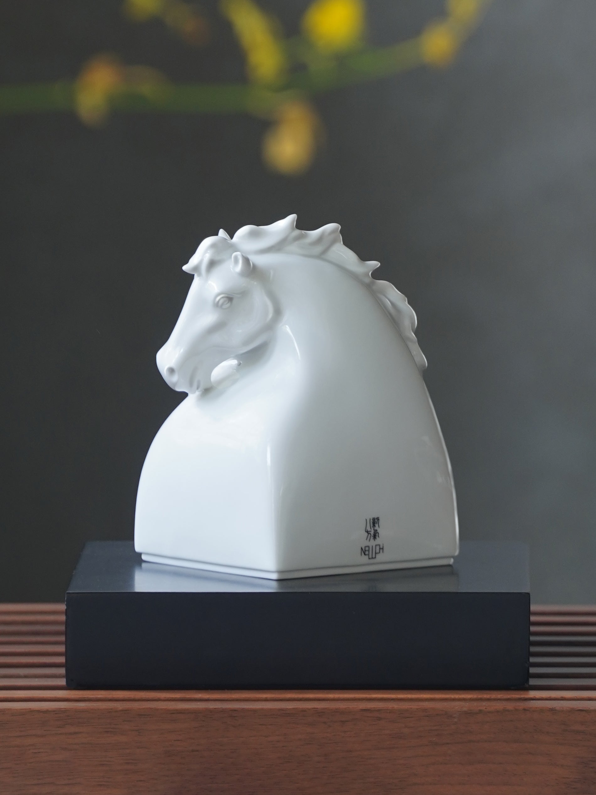 馬兒相依而立，寓意長情相守、彼此知心