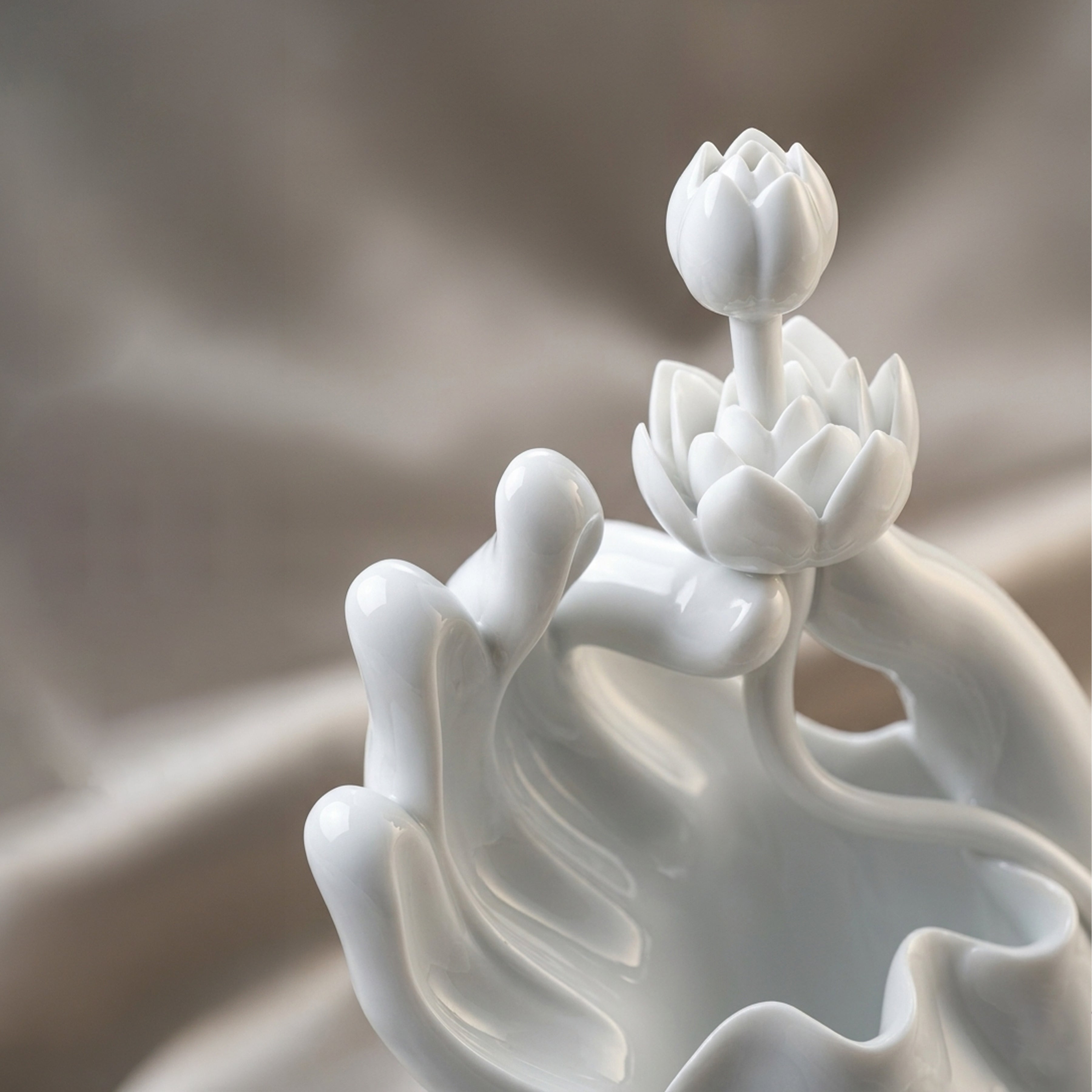 大慈飄香｜限量白瓷佛手蓮花擺飾・禪意花器擺件｜八方新氣NewChi Porcelain