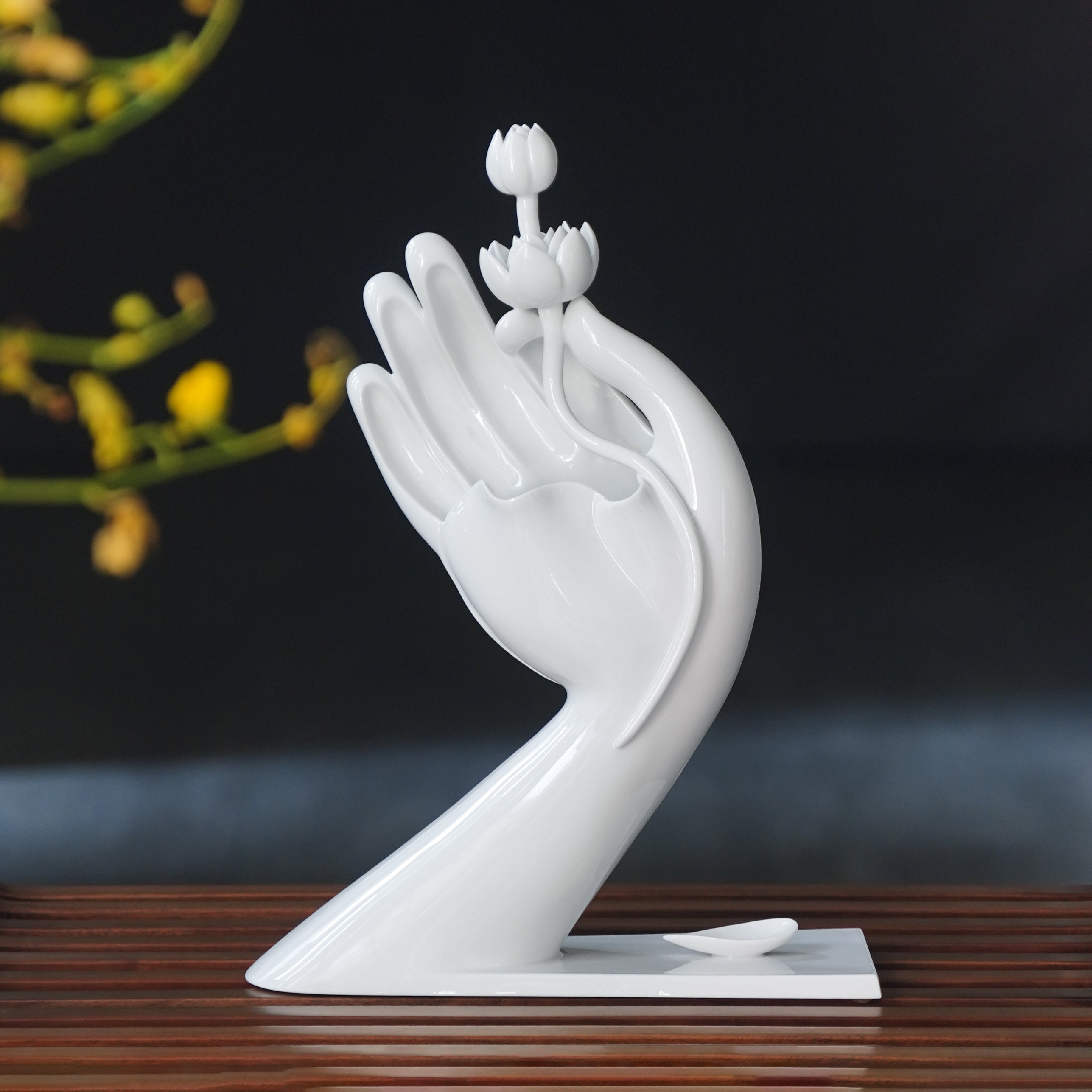 大慈飄香｜限量白瓷佛手蓮花擺飾・禪意花器擺件｜八方新氣NewChi Porcelain