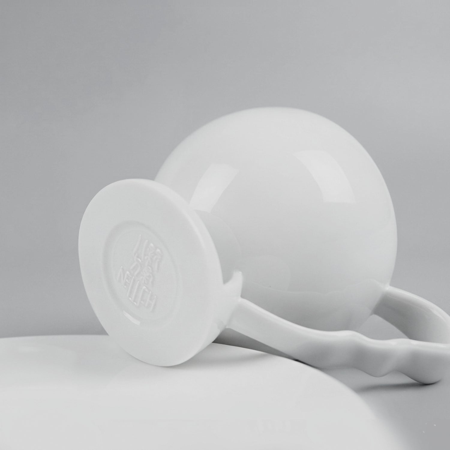 花神白瓷茶杯底座・八方新氣 NewChi Porcelain