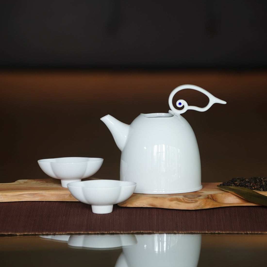 八方新氣雲享壺杯組｜中秋茶具禮盒｜祥雲造型壺細節