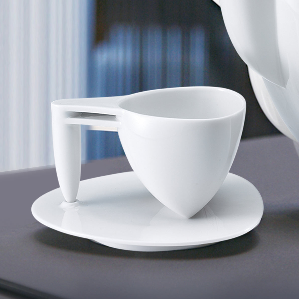 八方新氣 咖啡杯 茶杯 瓷器 茶具 杯子 盤 白色 芭蕾造形 把手 造形杯 杯子款式